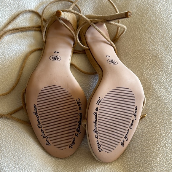 Femme LA barely there lace up heels tan size 9 - Picture 3 of 5